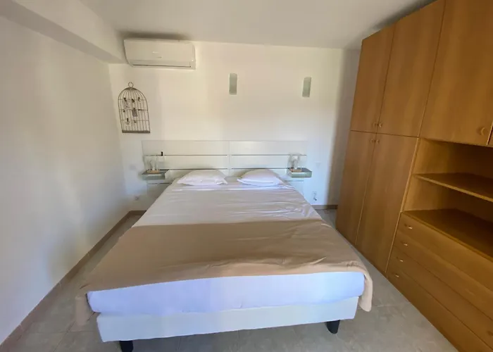 Apartment Residences Anna Centuri